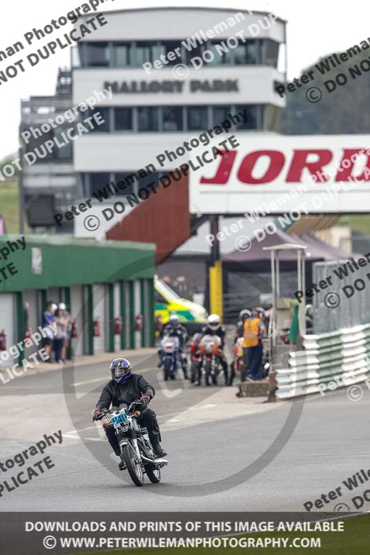 Vintage motorcycle club;eventdigitalimages;mallory park;mallory park trackday photographs;no limits trackdays;peter wileman photography;trackday digital images;trackday photos;vmcc festival 1000 bikes photographs